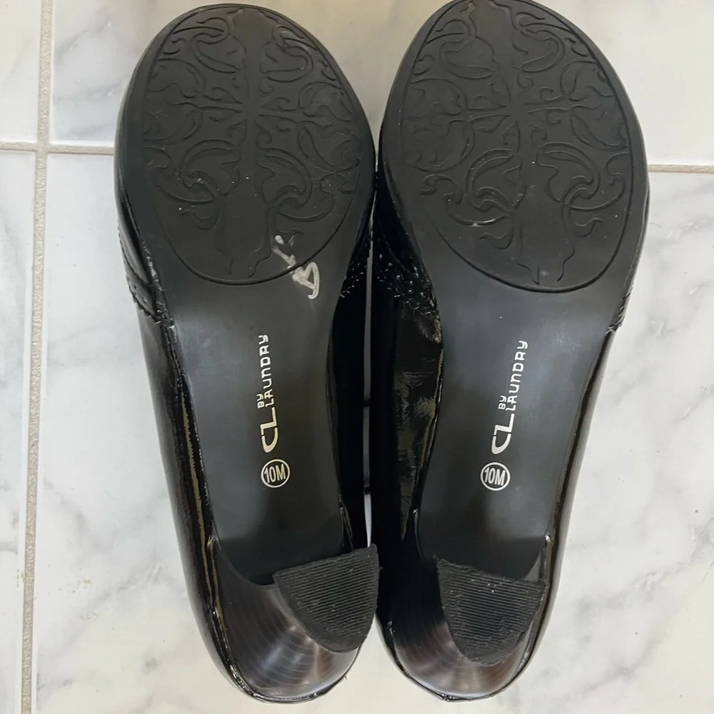 Chinese Laundry step out